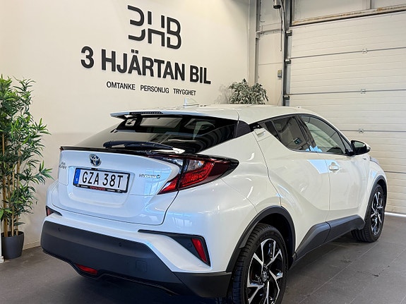 Toyota C-HR 4 of 21