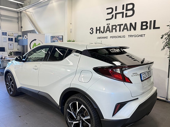 Toyota C-HR 3 of 21