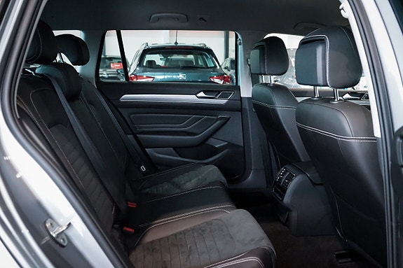 Volkswagen Passat 13 of 30