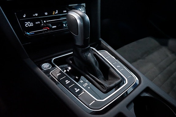 Volkswagen Passat 21 of 30
