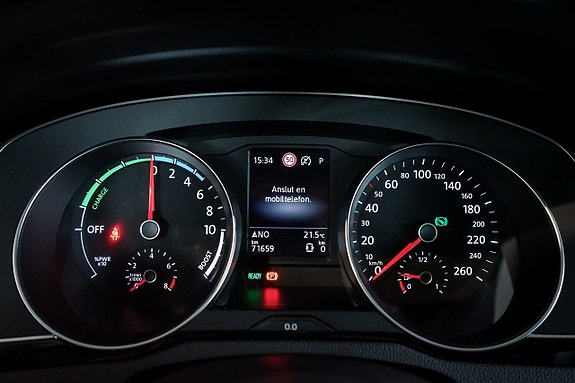 Volkswagen Passat 14 of 30