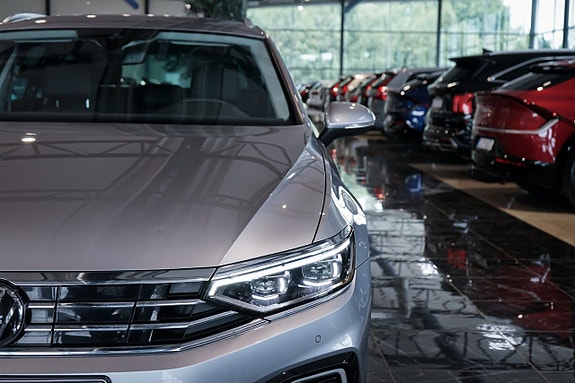 Volkswagen Passat 4 of 30
