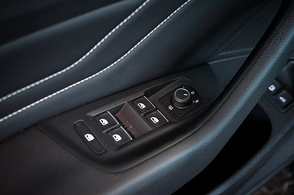 Volkswagen Passat 28 of 30
