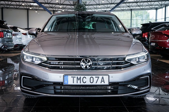 Volkswagen Passat 3 of 30