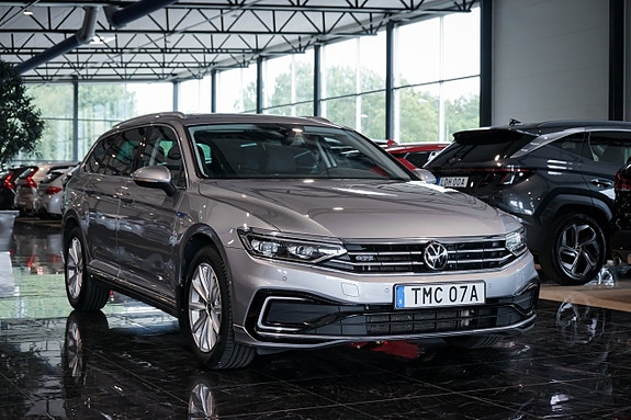 Volkswagen Passat 2 of 30