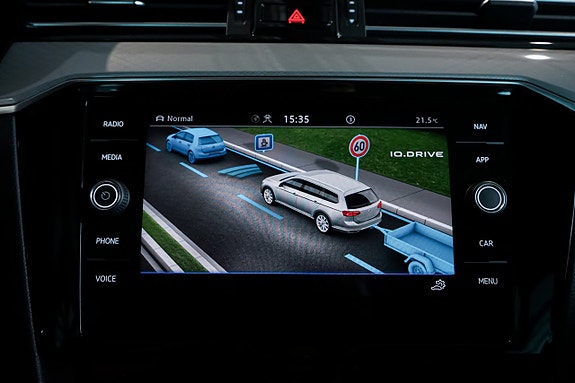 Volkswagen Passat 17 of 30