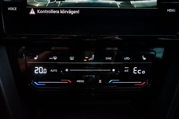 Volkswagen Passat 19 of 30