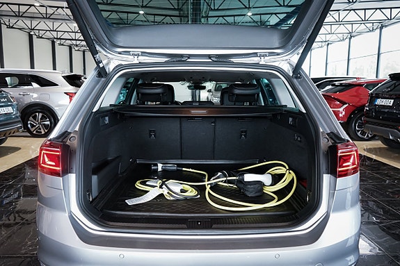 Volkswagen Passat 10 of 30