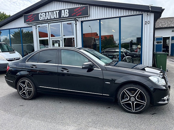 Mercedes-Benz C220 2 of 10