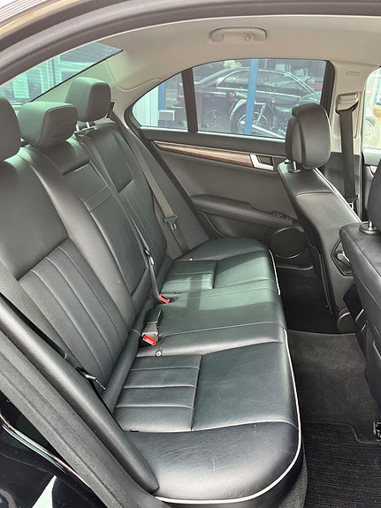 Mercedes-Benz C220 10 of 10