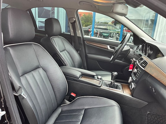 Mercedes-Benz C220 8 of 10