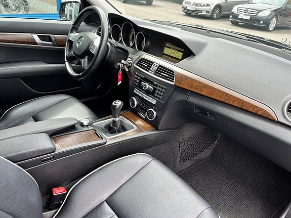 Mercedes-Benz C220 7 of 10