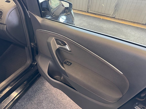 Volkswagen Polo 8 of 17