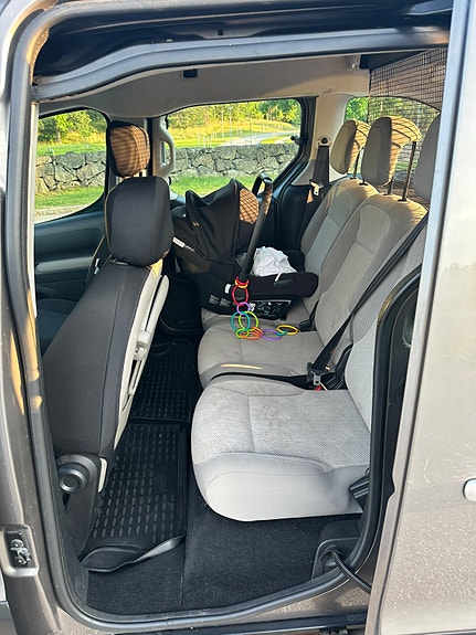 Peugeot Partner Tepee 10 of 12
