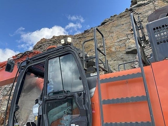 Hitachi ZX530LCH-7 14 of 24