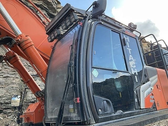 Hitachi ZX530LCH-7 23 of 24