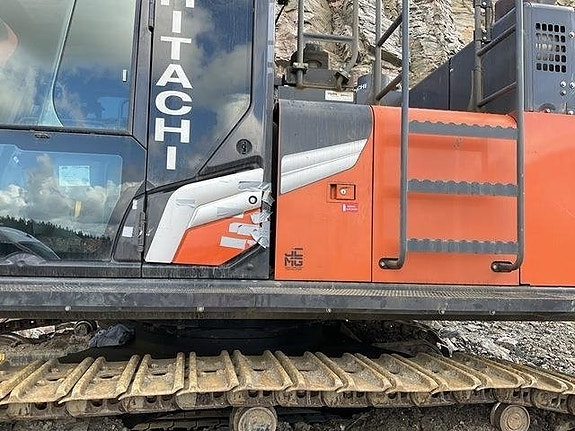 Hitachi ZX530LCH-7 9 of 24