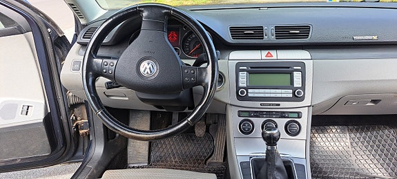 Volkswagen Passat 10 of 17