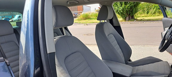 Volkswagen Passat 16 of 17