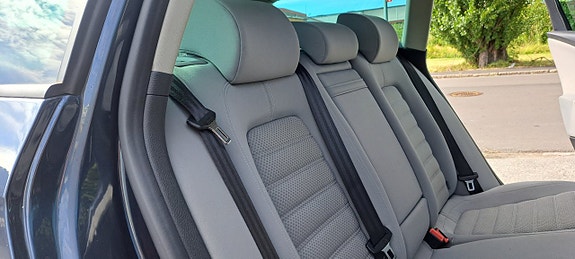 Volkswagen Passat 14 of 17