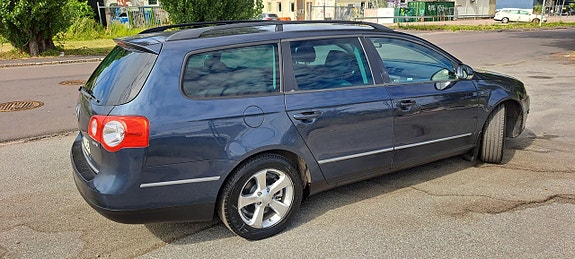 Volkswagen Passat 3 of 17