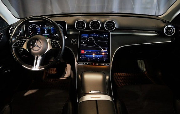 Mercedes-Benz C300 9 of 23