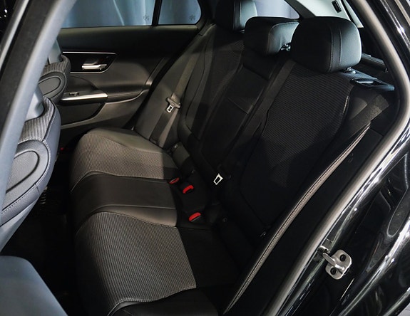 Mercedes-Benz C300 8 of 23