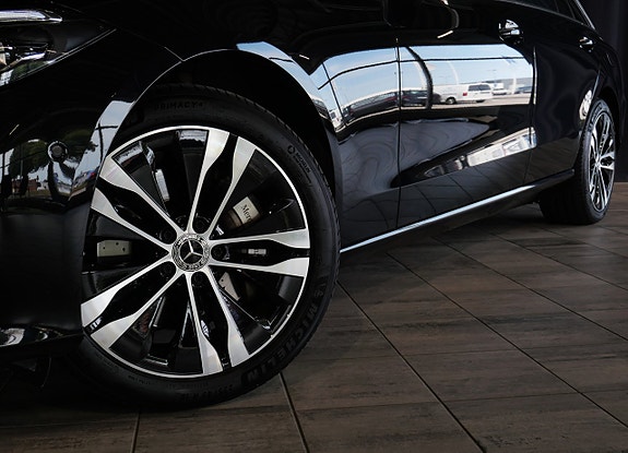 Mercedes-Benz C300 6 of 23