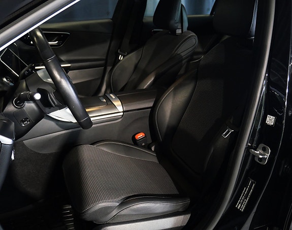Mercedes-Benz C300 7 of 23
