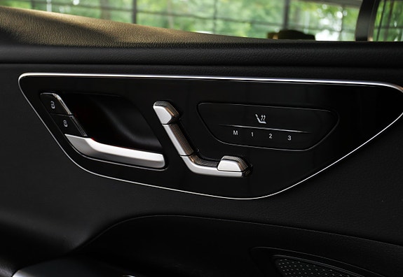 Mercedes-Benz C300 15 of 23