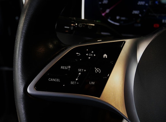 Mercedes-Benz C300 16 of 23