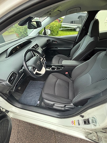 Toyota Prius Plug-in Hybrid 10 of 10