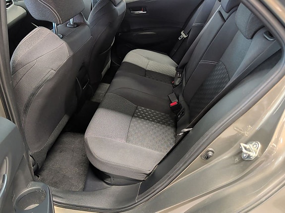 Toyota Corolla 8 of 11