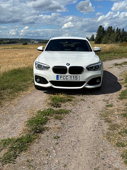 BMW 118i 2 of 14