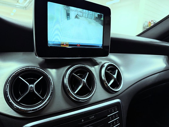 Mercedes-Benz CLA220 9 of 19