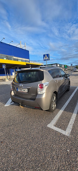 Toyota Verso 2 of 4