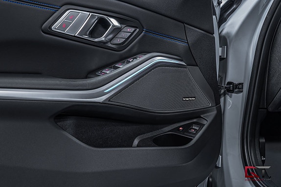 BMW 330e 10 of 22