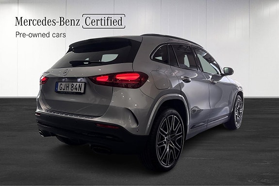 Mercedes-Benz GLA250 e 4 of 12