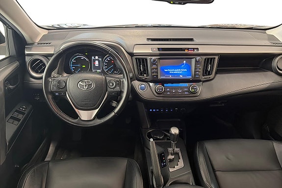 Toyota RAV4 8 of 12