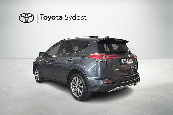 Toyota RAV4 12 of 12