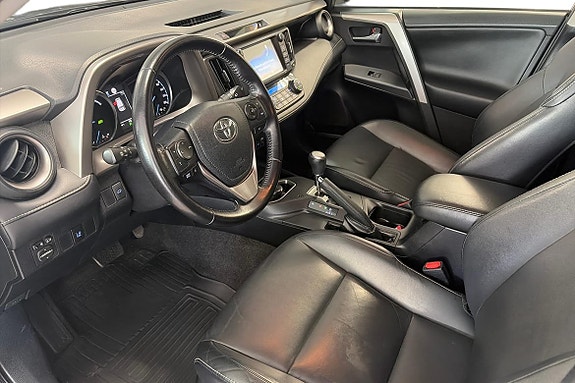Toyota RAV4 10 of 12