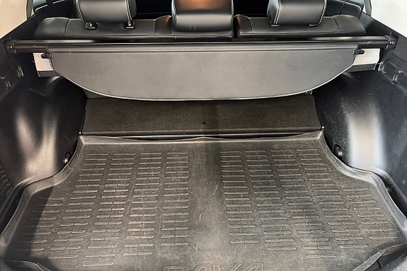Toyota RAV4 9 of 12