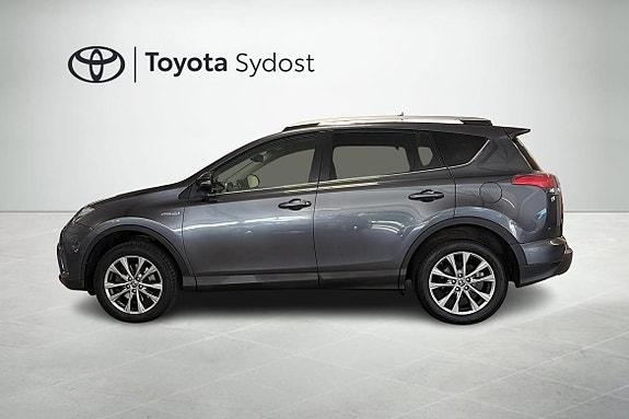 Toyota RAV4 3 of 12