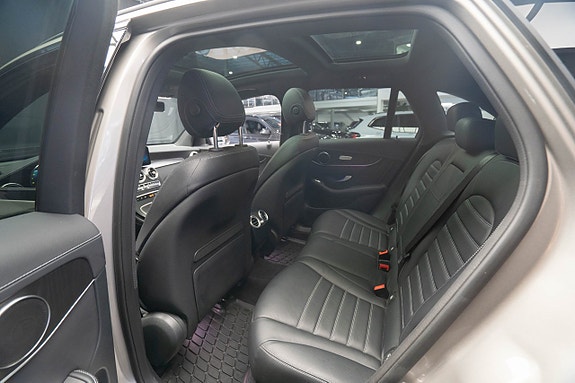 Mercedes-Benz GLC300 de 24 of 27