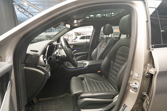 Mercedes-Benz GLC300 de 16 of 27