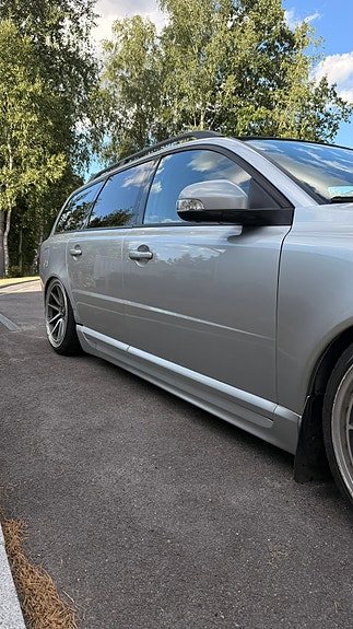 Volvo V70 2 of 4