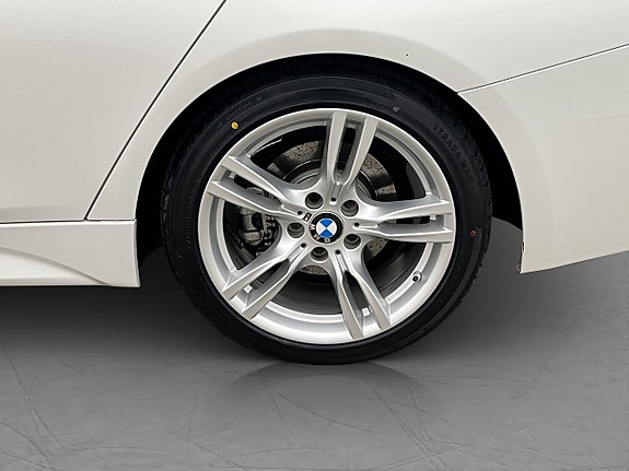 BMW 330e 29 of 30