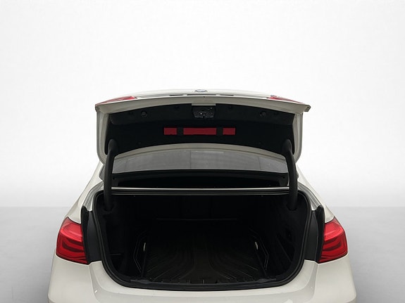 BMW 330e 27 of 30