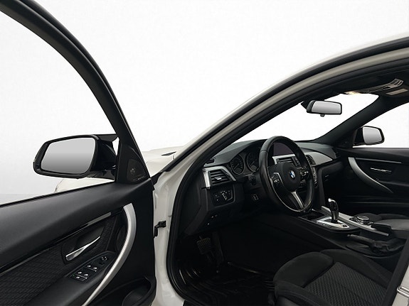 BMW 330e 10 of 30