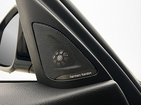 BMW 330e 14 of 30
